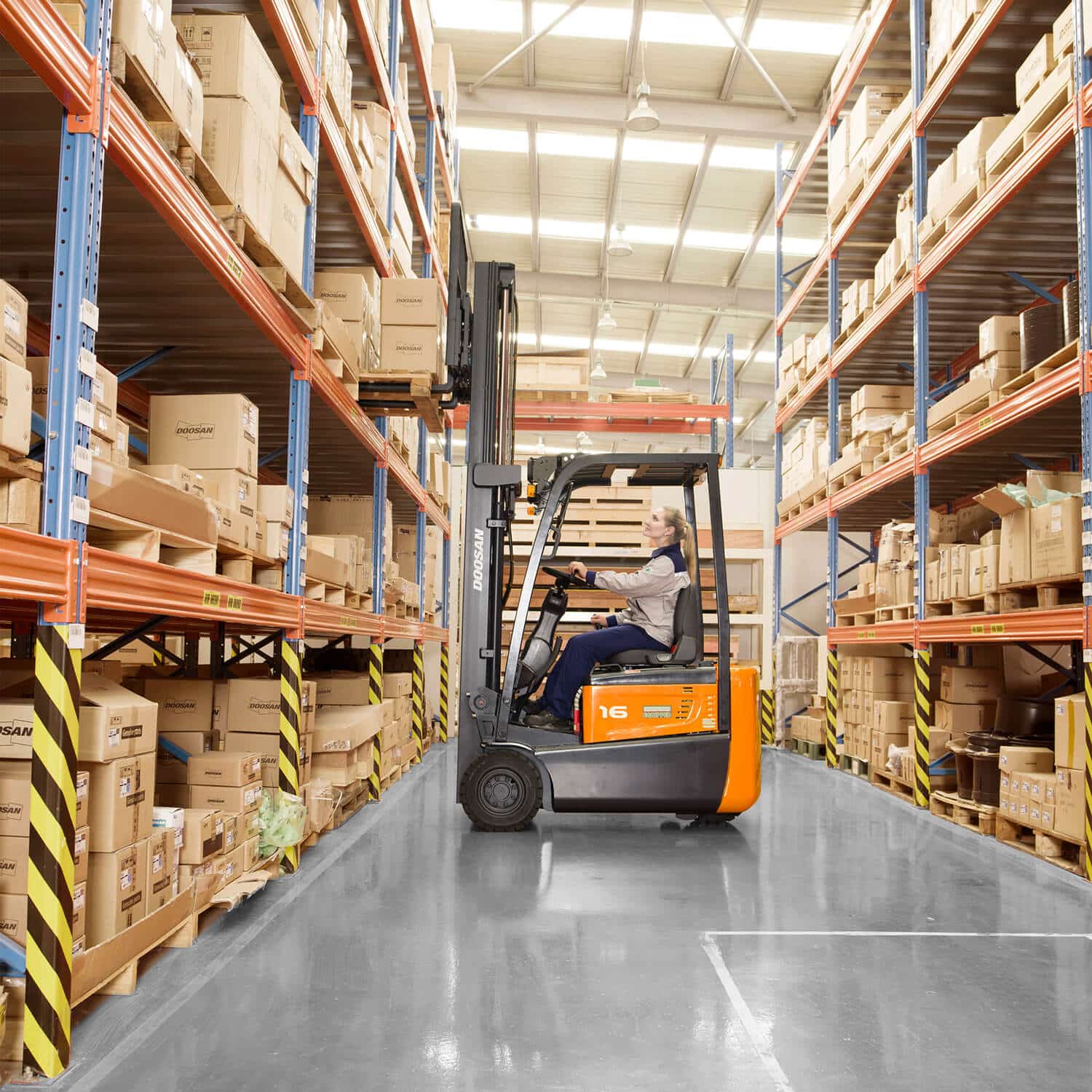 warehouse 1.25 – 1.6 Tonne Electric Forklift Trucks