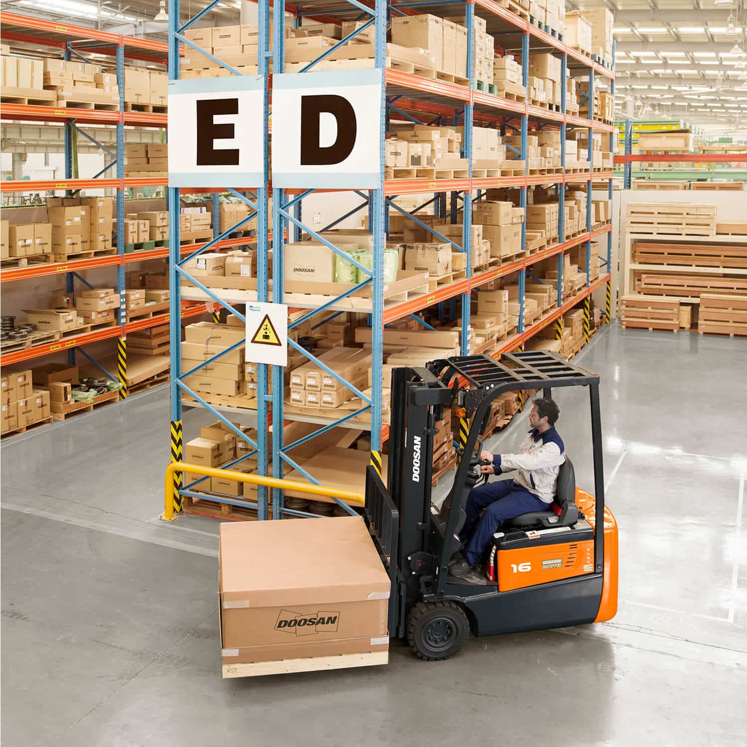 forklift trucks warehouse