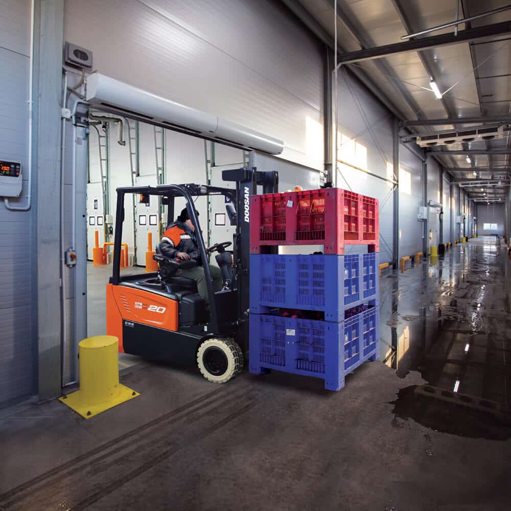 Doosan B18X/T-7 Range 1.5 – 2 Tonne Electric Forklift Trucks lifting pallets