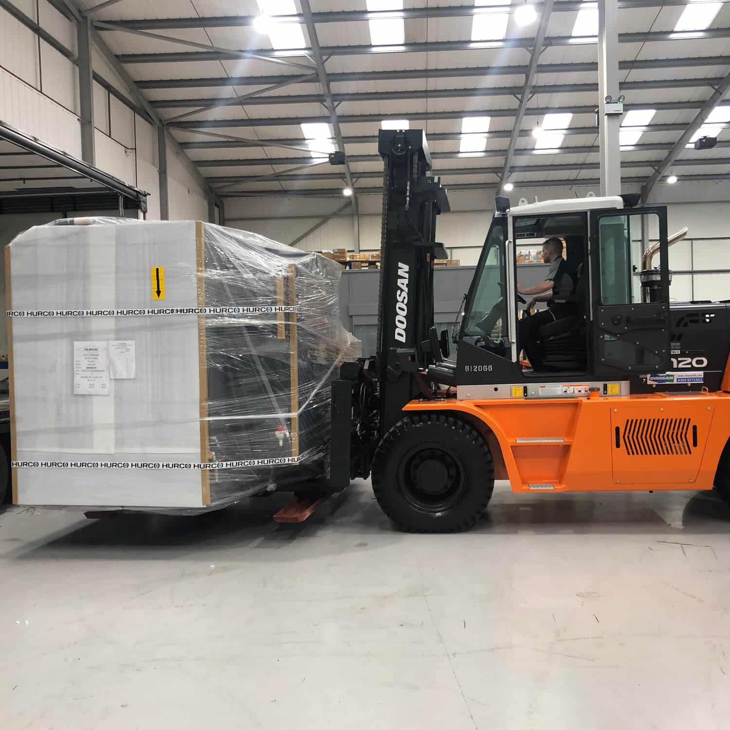 Side View - Doosan 7-series 10-25 tonne Diesel Forklift - KS Lift Trucks