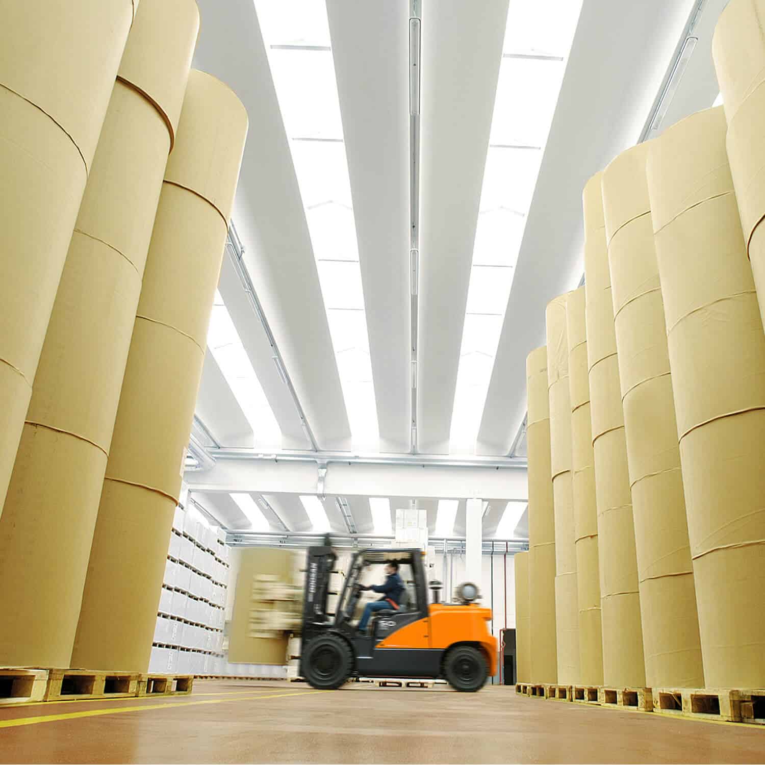 7-Series 3.5 – 5.5 Tonne LPG Forklift Trucks warehouse