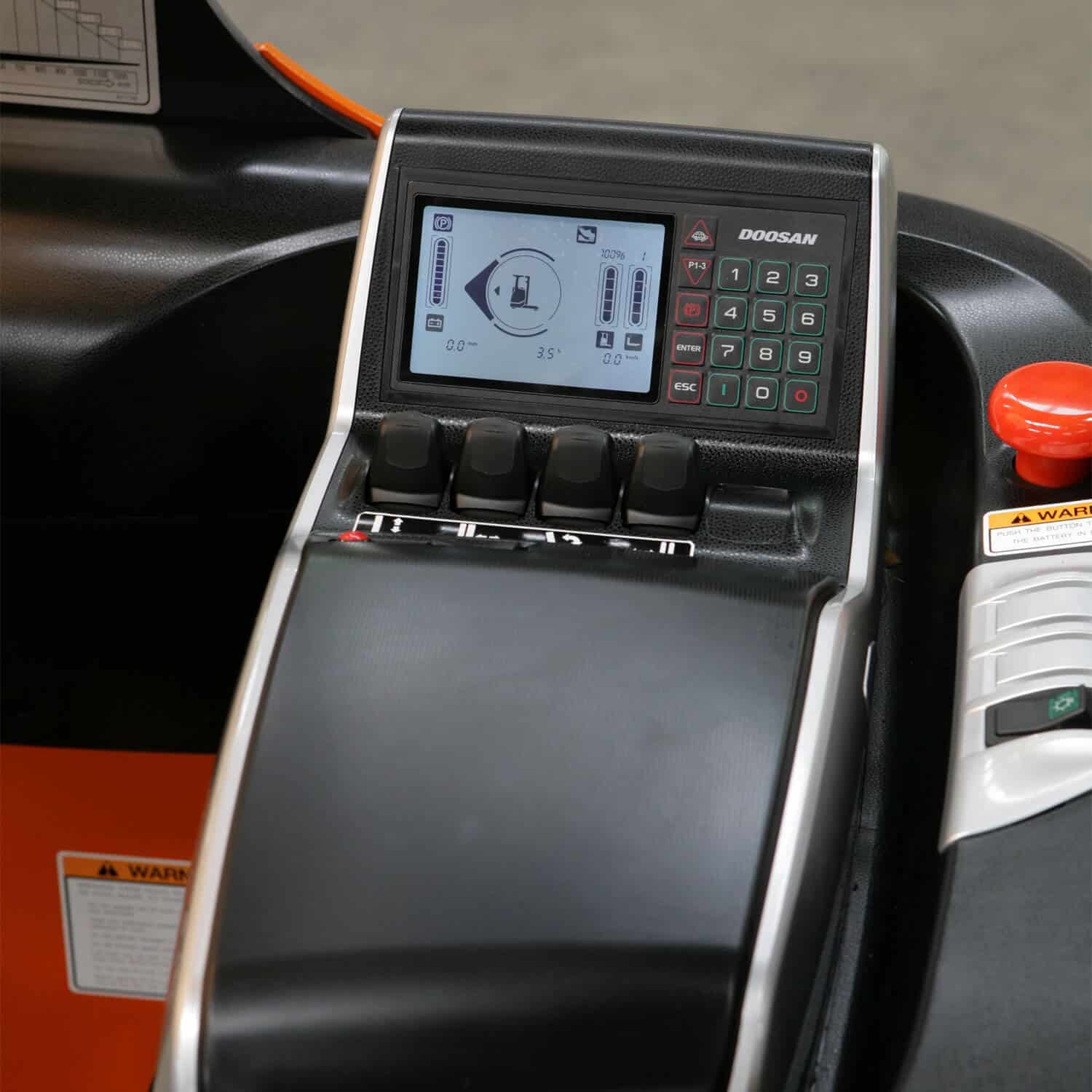 monitor Doosan Reach Trucks