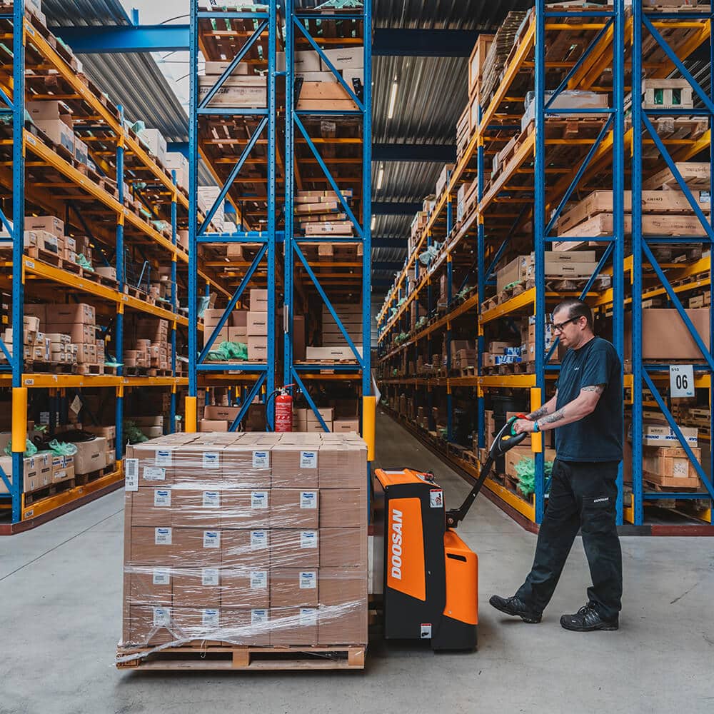 Doosan 1.8 – 5 Tonne Trucks With Operator