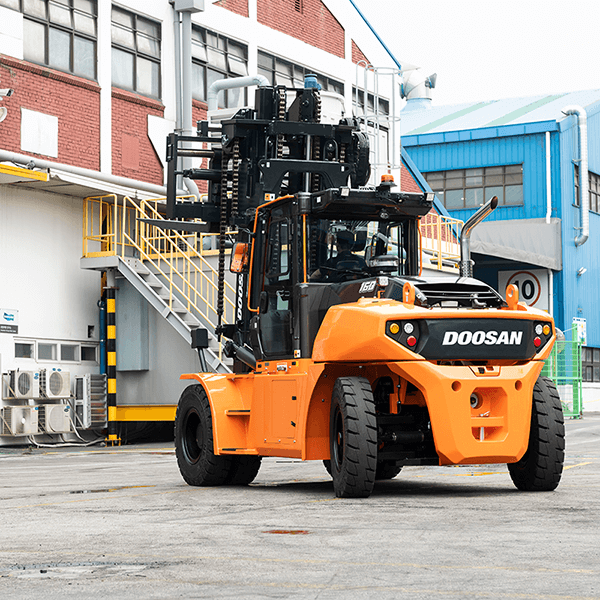 D160S-9-5 truck outside warehouse